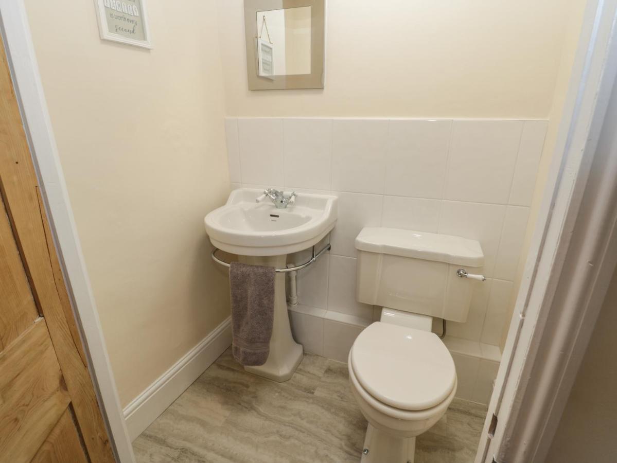 Springfield Cottage Уитби Екстериор снимка